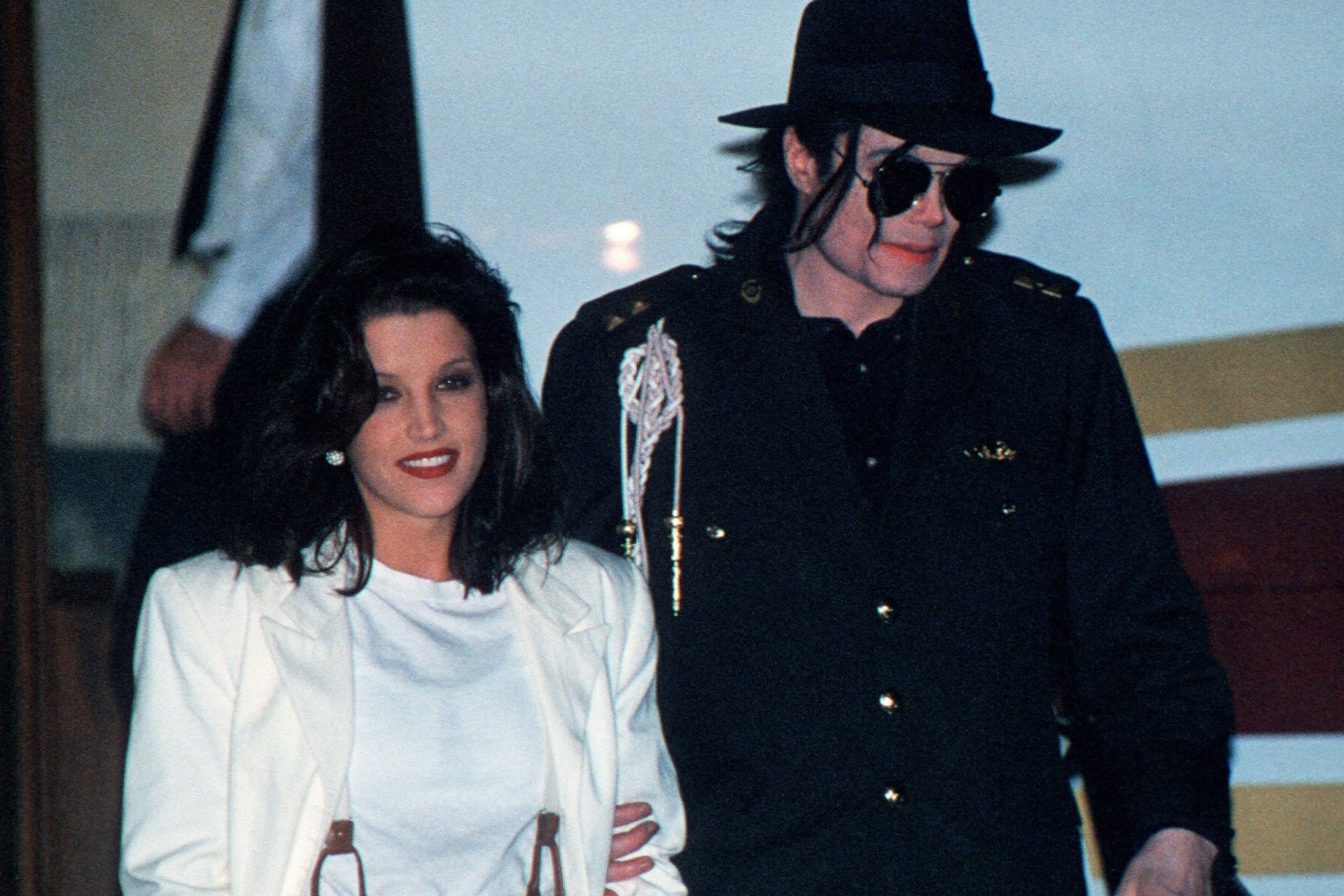 Lisa Marie Memoir Says Michael Jackson Was a Virgin at 35